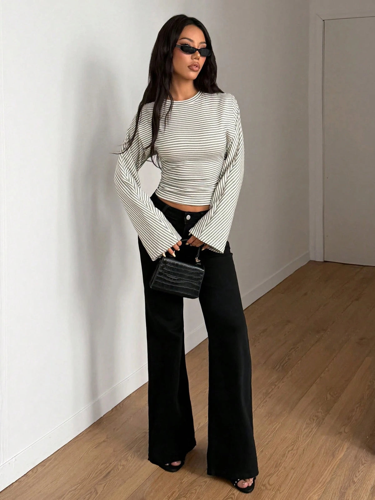 Minimalist Contrast Color Fine Striped Waist-Defining Daily Date Street Party Women's Long Sleeve Top With Slightly Flared Loose Sleeves, Preppy