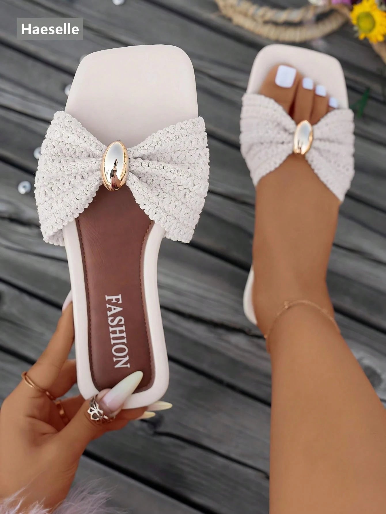 New Annual Women's Sandals, Flat Square Toe Design, Fresh Bowknot, High-End Texture Gold Buckle, Slouchy Slip-On, Mix And Match, One-Piece Home Spring Summer Outdoor, Casual Vacation Style Fashion Bea