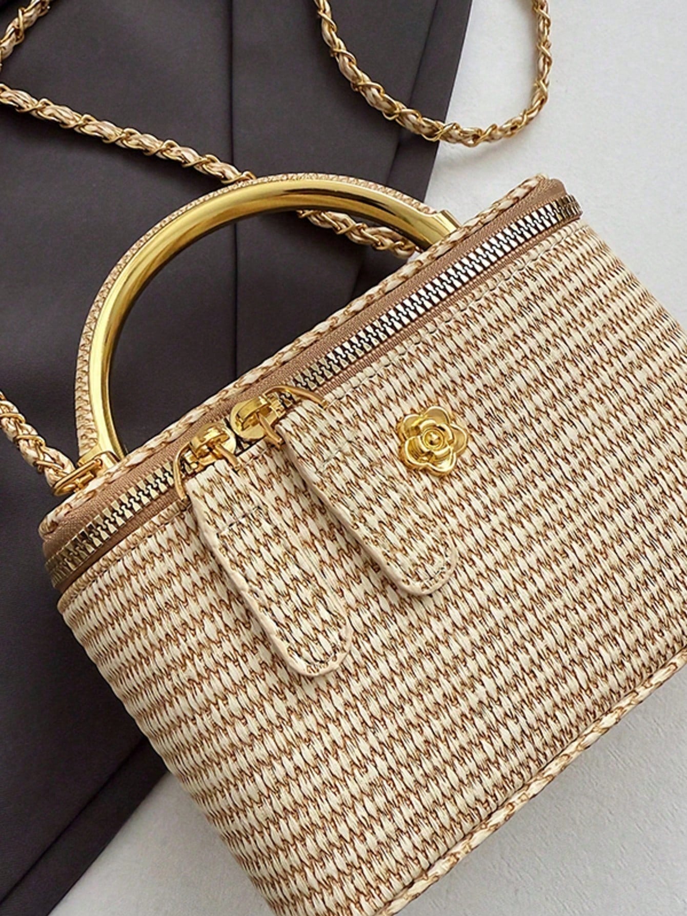 New Minimalist Woven Straw Lunch Box Bag With Chain Strap. Versatile As Shoulder & Crossbody Purse, Ideal For Beach & Vacation, Popular Holiday Pick.