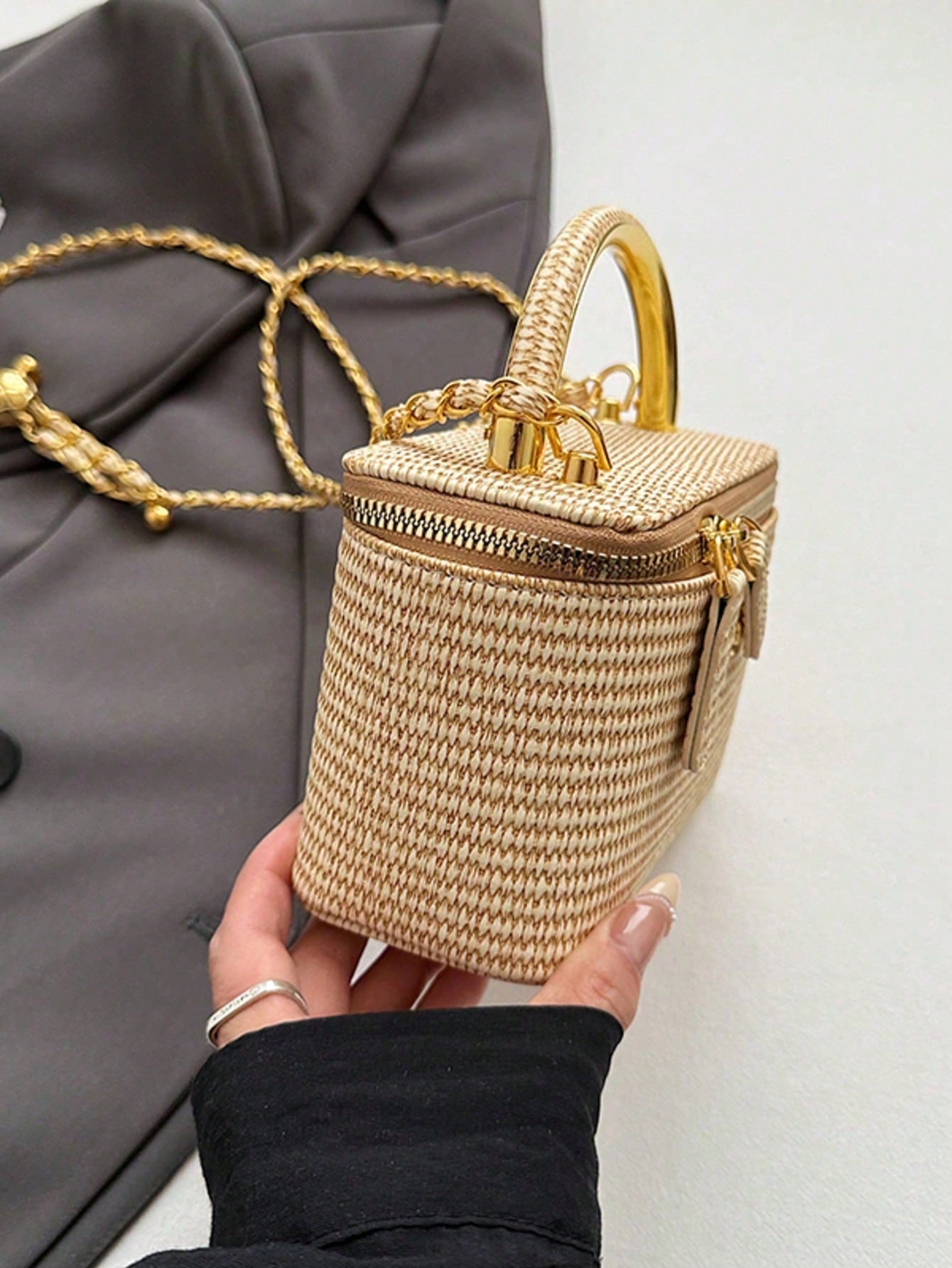 New Minimalist Woven Straw Lunch Box Bag With Chain Strap. Versatile As Shoulder & Crossbody Purse, Ideal For Beach & Vacation, Popular Holiday Pick.