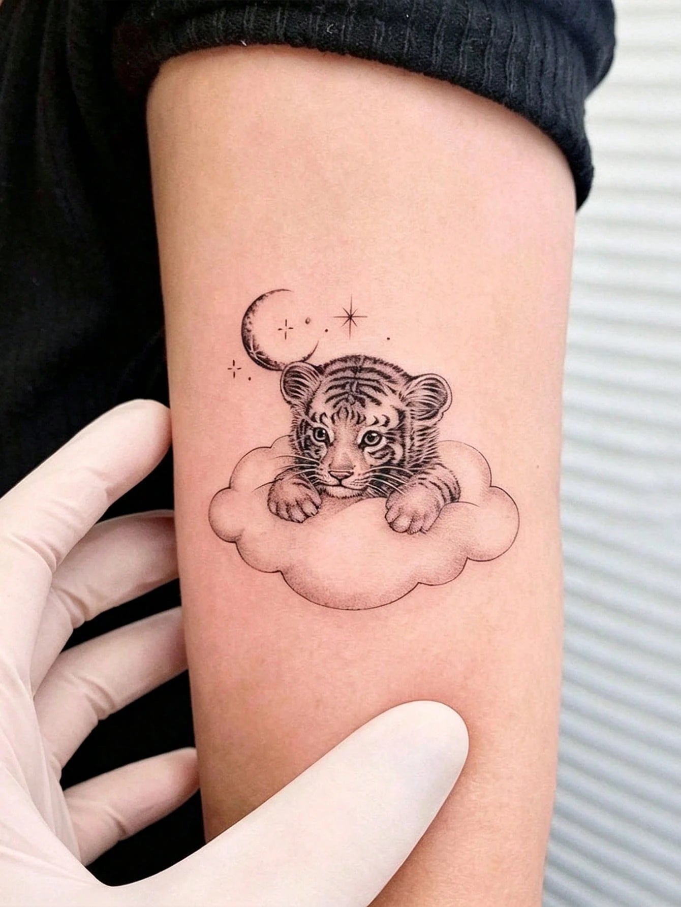 One Temporary Temporary Tattoo Sticker Featuring A Powerful Leopard Design Paired With Tropical Floral And Botanical Patterns. Waterproof And Sweatproof, Washable, And Non-Reflective. This Product Is