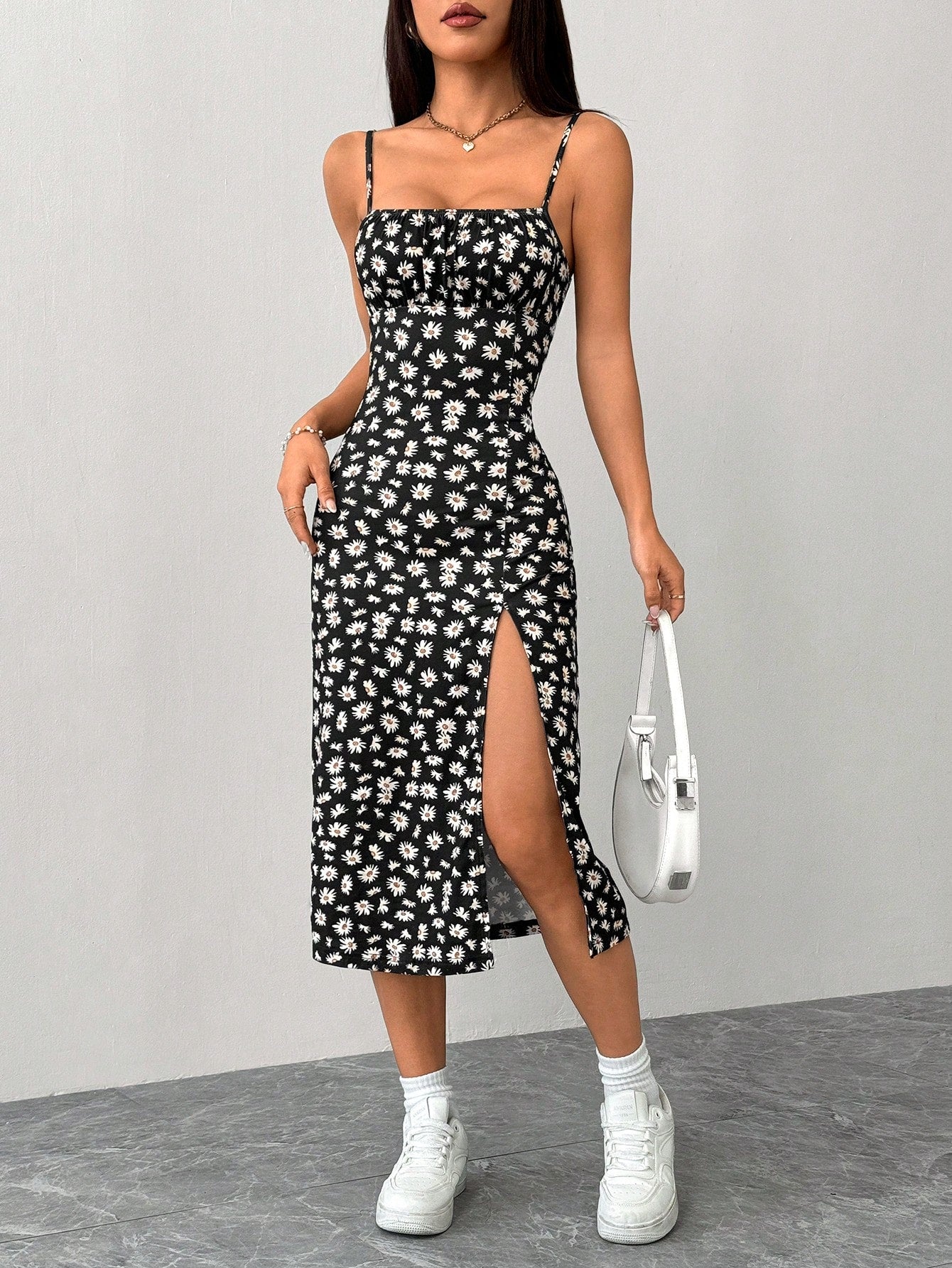 PETITE Women's Slim Fit Side Slit Spaghetti Strap Dress With Ditsy Floral Pattern,Summer Dresses For Women,Petite Women Vacation Black Floral Sexy