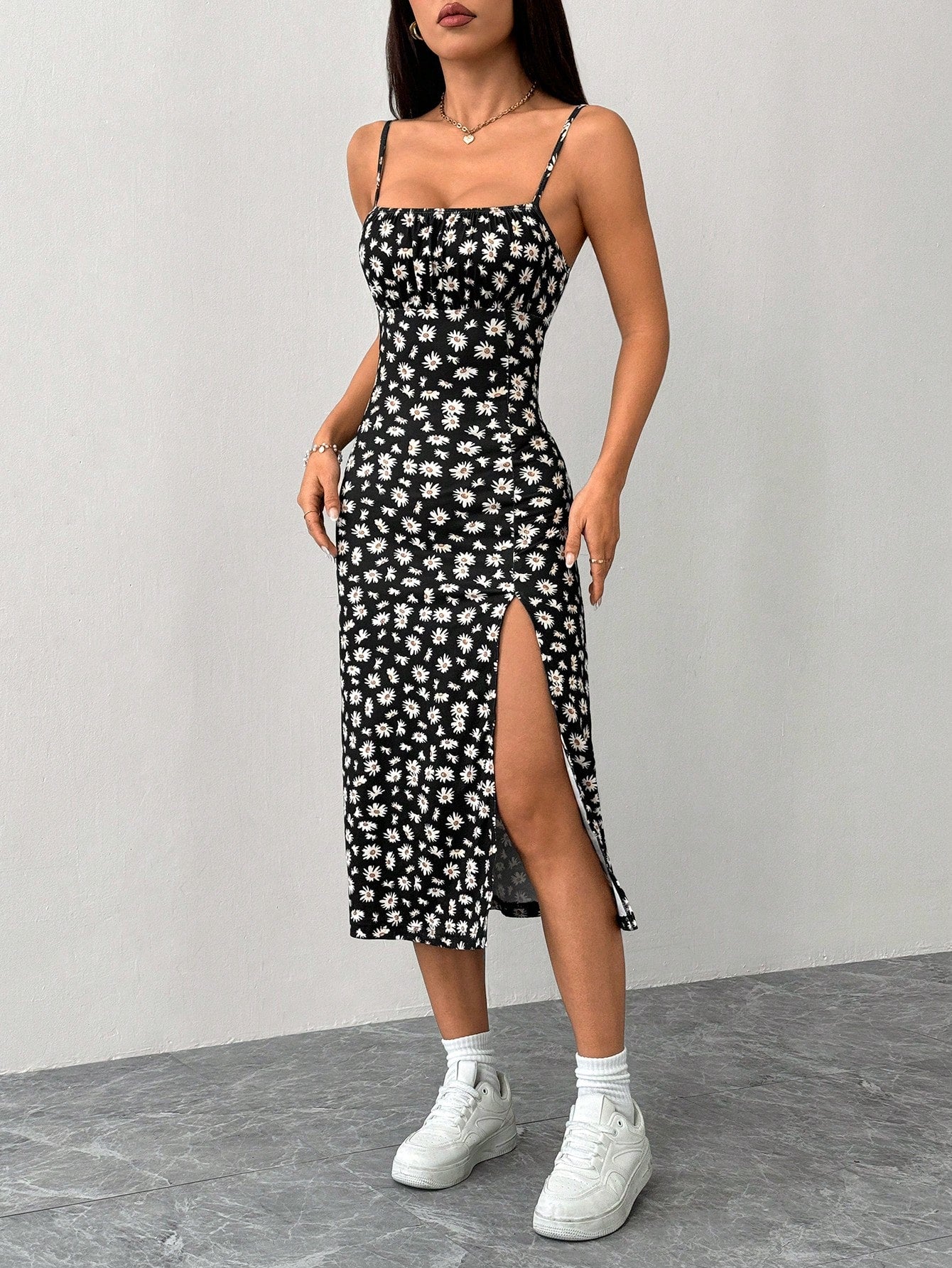PETITE Women's Slim Fit Side Slit Spaghetti Strap Dress With Ditsy Floral Pattern,Summer Dresses For Women,Petite Women Vacation Black Floral Sexy
