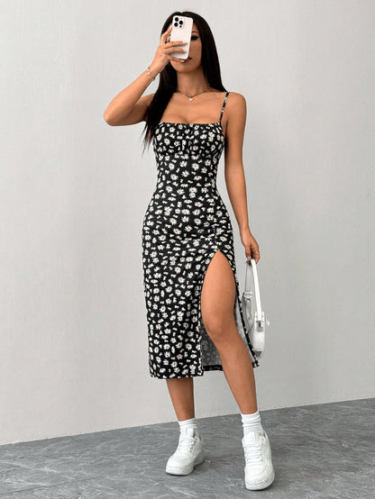 PETITE Women's Slim Fit Side Slit Spaghetti Strap Dress With Ditsy Floral Pattern,Summer Dresses For Women,Petite Women Vacation Black Floral Sexy