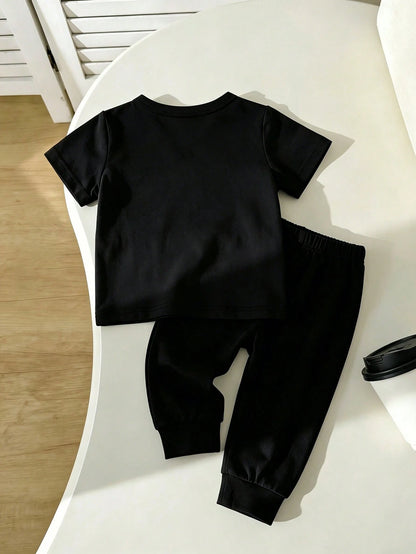 Playful Pals 2pcs/Set Infant Toddler 0-3Y Baby Boy Clothes Black And White Contrast Color Letter Print T-Shirt & Elastic Waist Pants Autumn Casual City Break Suit