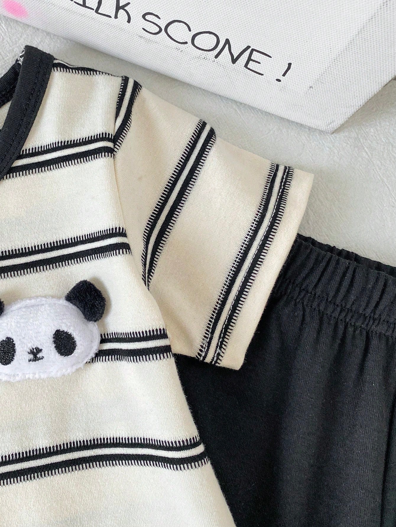 Playful Pals 2pcs/Set Infant Toddler 0-3Y Baby Boy Clothes Black And White Contrast Color Letter Print T-Shirt & Elastic Waist Pants Autumn Casual City Break Suit