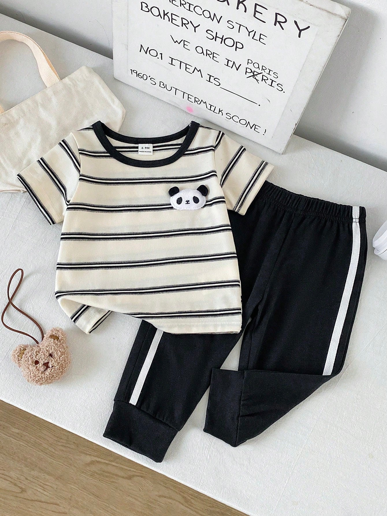 Playful Pals 2pcs/Set Infant Toddler 0-3Y Baby Boy Clothes Black And White Contrast Color Letter Print T-Shirt & Elastic Waist Pants Autumn Casual City Break Suit