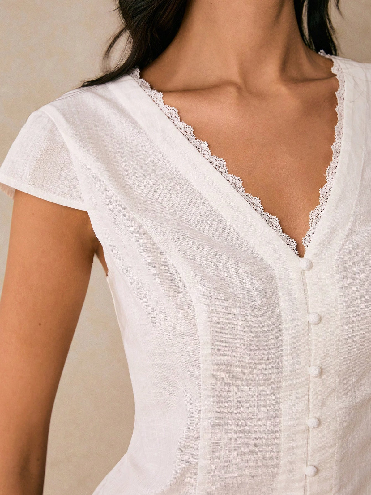 Poéselle Women Solid Color Contrast Lace Cap Sleeve Single Button Casual Romantic Elegant Blouse Wedding Day Party Tea Party Date White Summer
