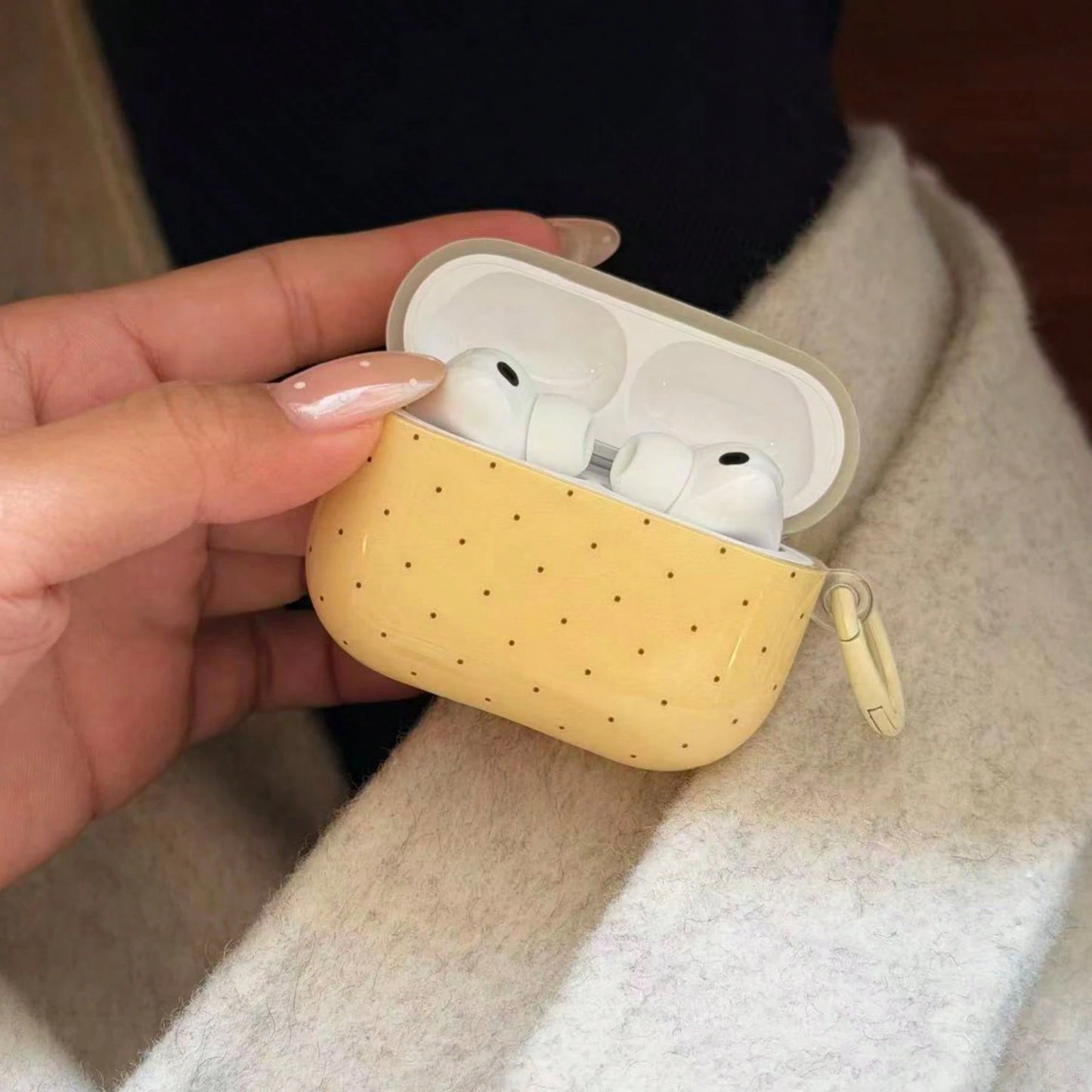 Polka Dot Minimalist Solid White Polka Dot Hanging Ring Earphone Case Compatible With AirPods Pro 3, New Pro 2, Cute Apple 4 Minimalist 3, Personalized 1/2 Earphone Case For Women