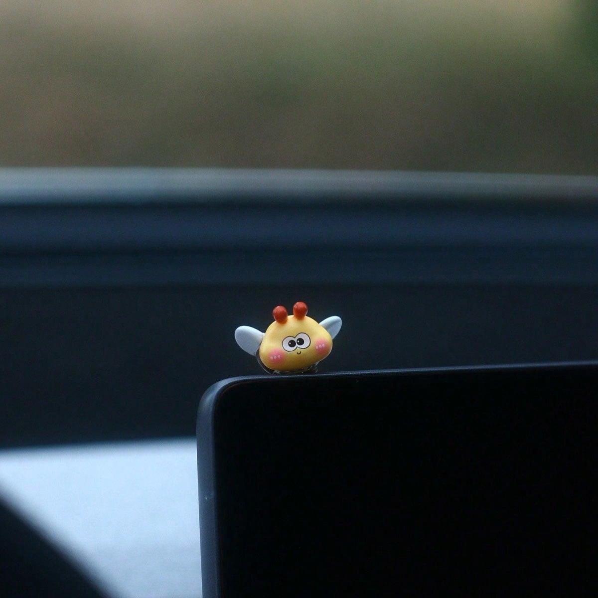 Random Style Cute Little Bee Car Decor, Healing Style Dashboard Decor, Adorable Desktop Decor, Car Accessories, Car Decoration, Home Decor, Office Desk Accessories, Car Supplies, Gift