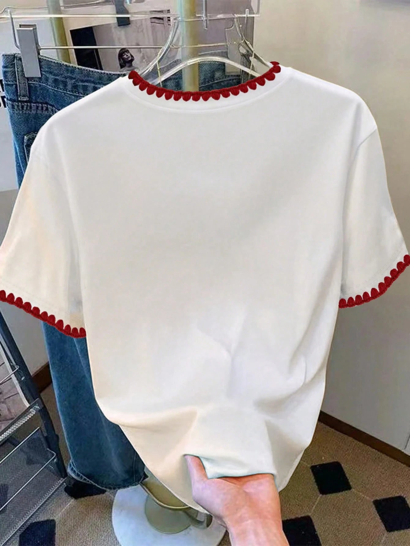 Resyla Women's Cherry Pattern Embroidered Shell Embroidery Contrast Color Short Sleeve T-Shirt