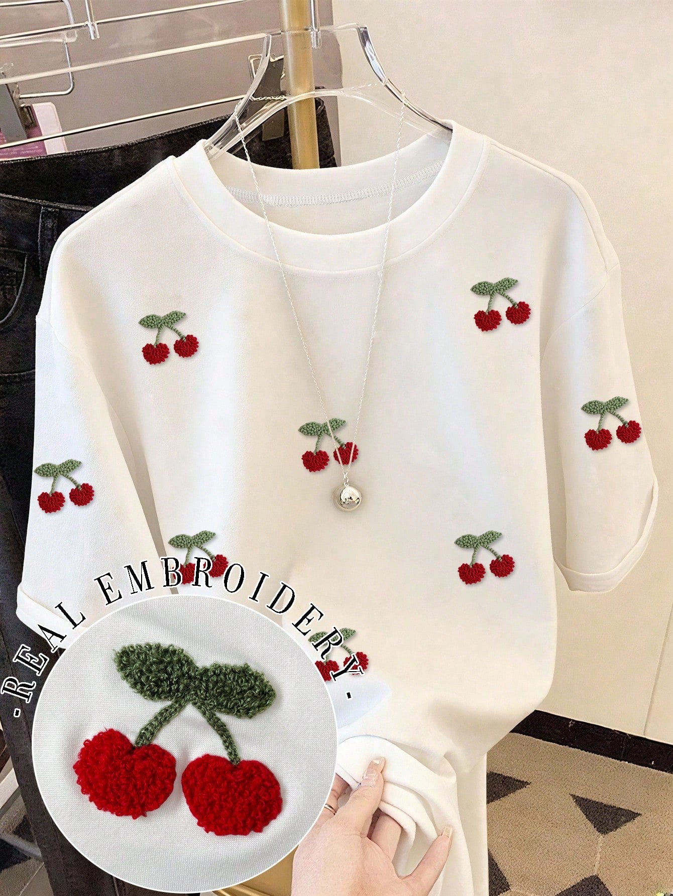 Resyla Women's Cherry Pattern Embroidered Shell Embroidery Contrast Color Short Sleeve T-Shirt