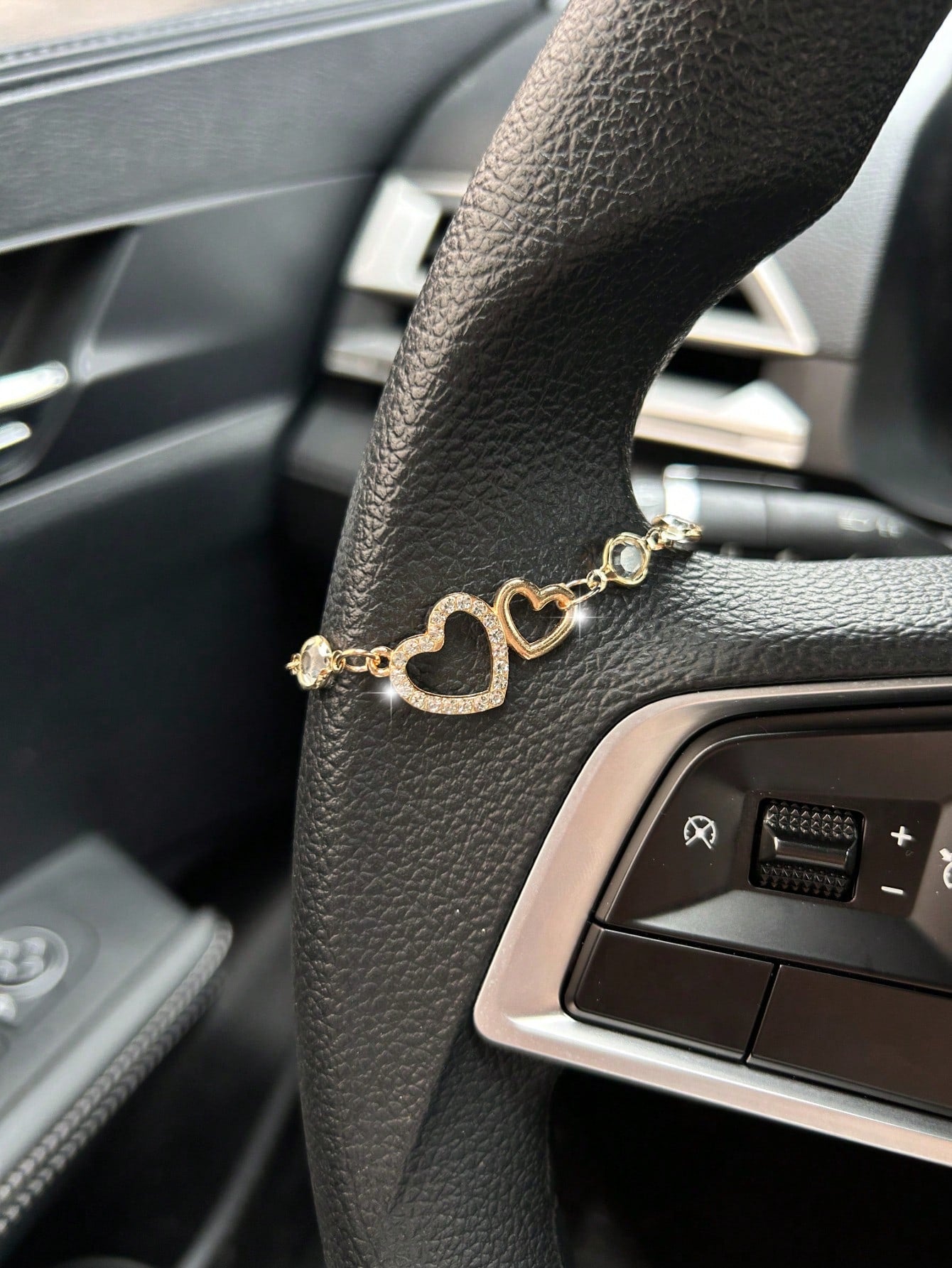 Rhinestone Heart Shaped Car Pendant, Steering Wheel Decor, Shiny Crystal Heart Charm, Minimalist & Fashionable Car Accessories For Women