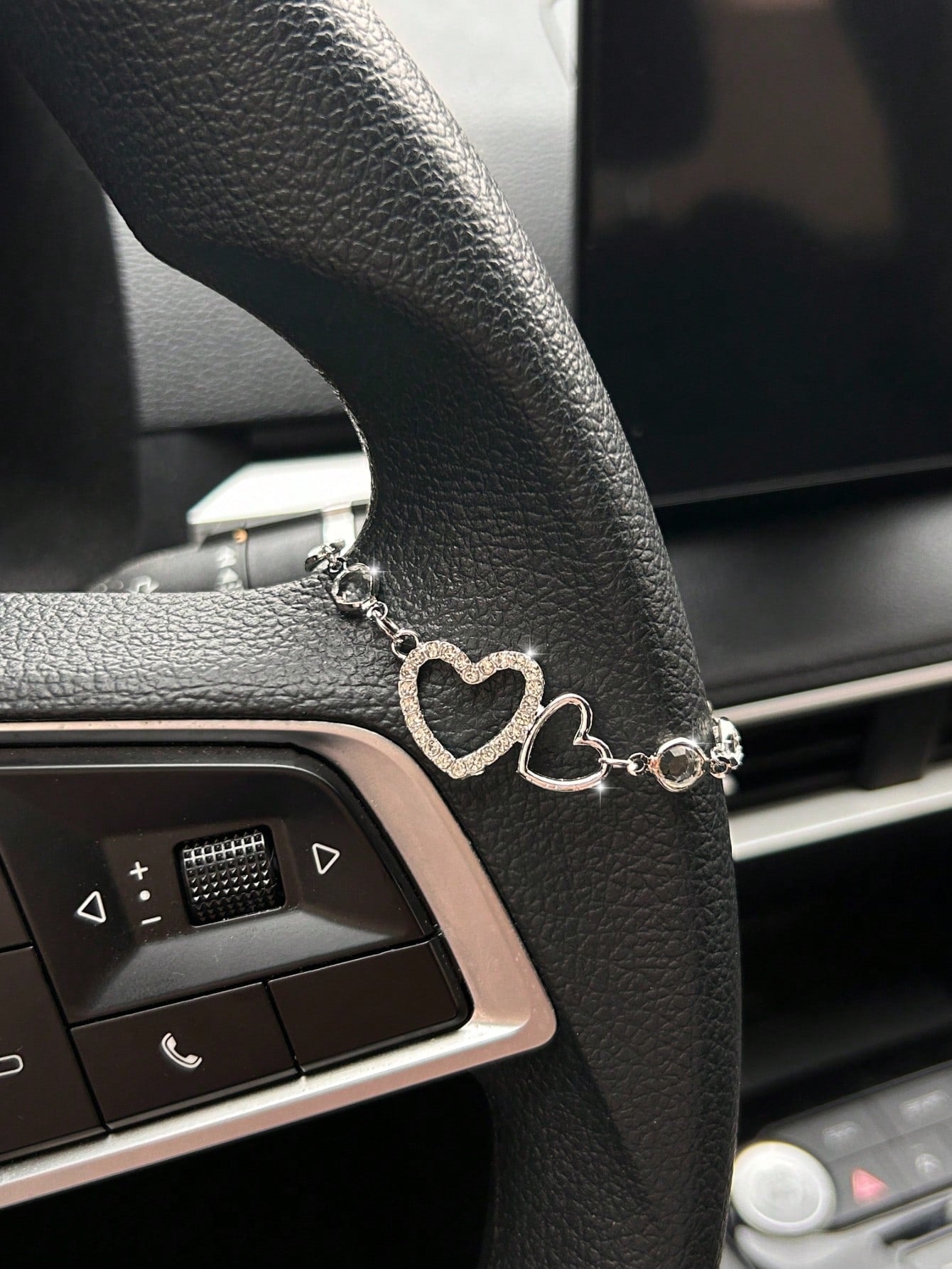 Rhinestone Heart Shaped Car Pendant, Steering Wheel Decor, Shiny Crystal Heart Charm, Minimalist & Fashionable Car Accessories For Women