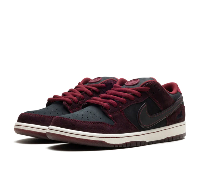 Nike SB Dunk Low Riot Skateshop
