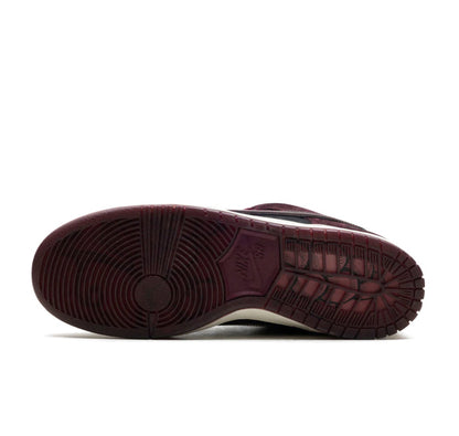 Nike SB Dunk Low Riot Skateshop