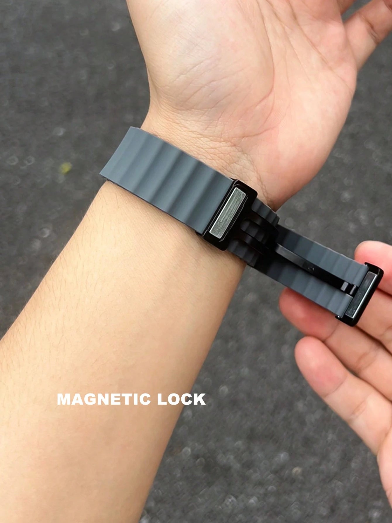 Silicone Foldable Clasp Watch Band For 41mm 40mm 44mm 45mm 42mm 38mm 49mm 46mm, Soft Silicone Magnetic Closure Sport Strap For Series 1-10, SE, Ultra