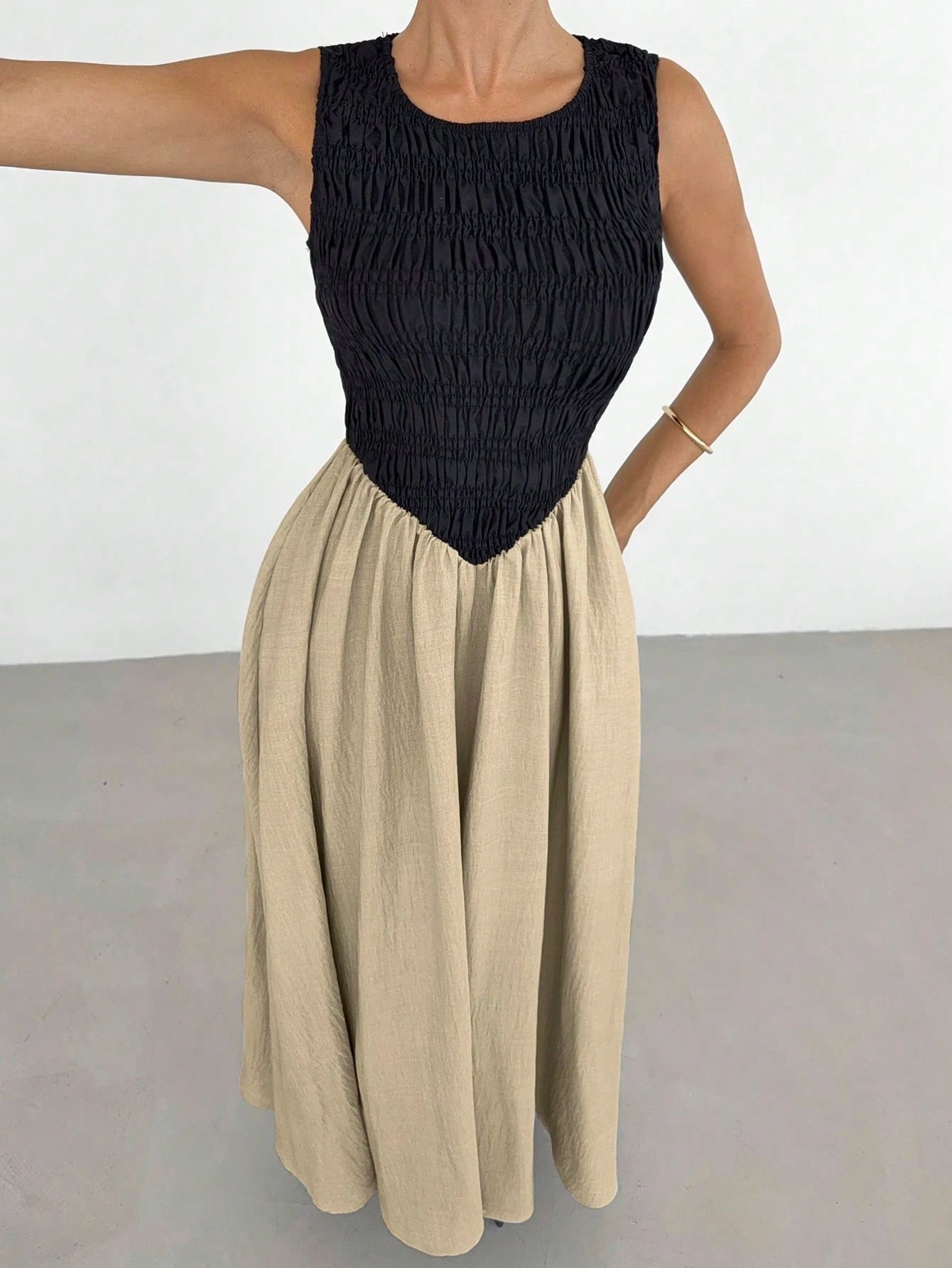 Siren Gaze Summer Elegant Sexy Tropical Jamaican Maxi Dress For Women, Sleeveless Round Neck Smocked Top Flowy Long Dress, Black And Beige Outfits