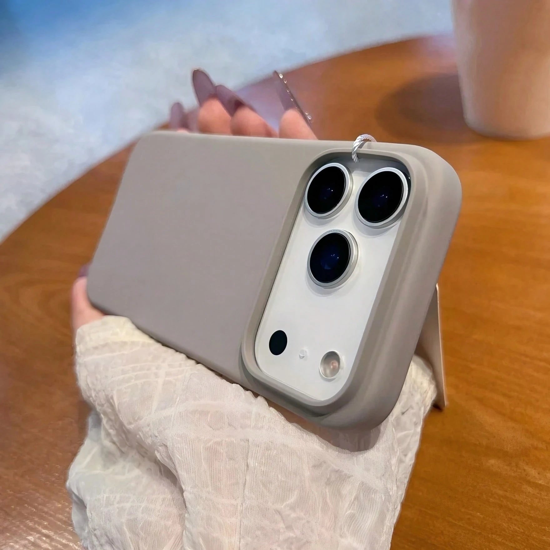 Solid White Silicone Liquid Silicone 3-Layer Full Coverage Soft Rubber Phone Case Shock-Proof Protective Cover With Anti-Scratch Microfiber Lining Compatible With IPhone 17 17 Air 17 Pro 17 Pro Max 13