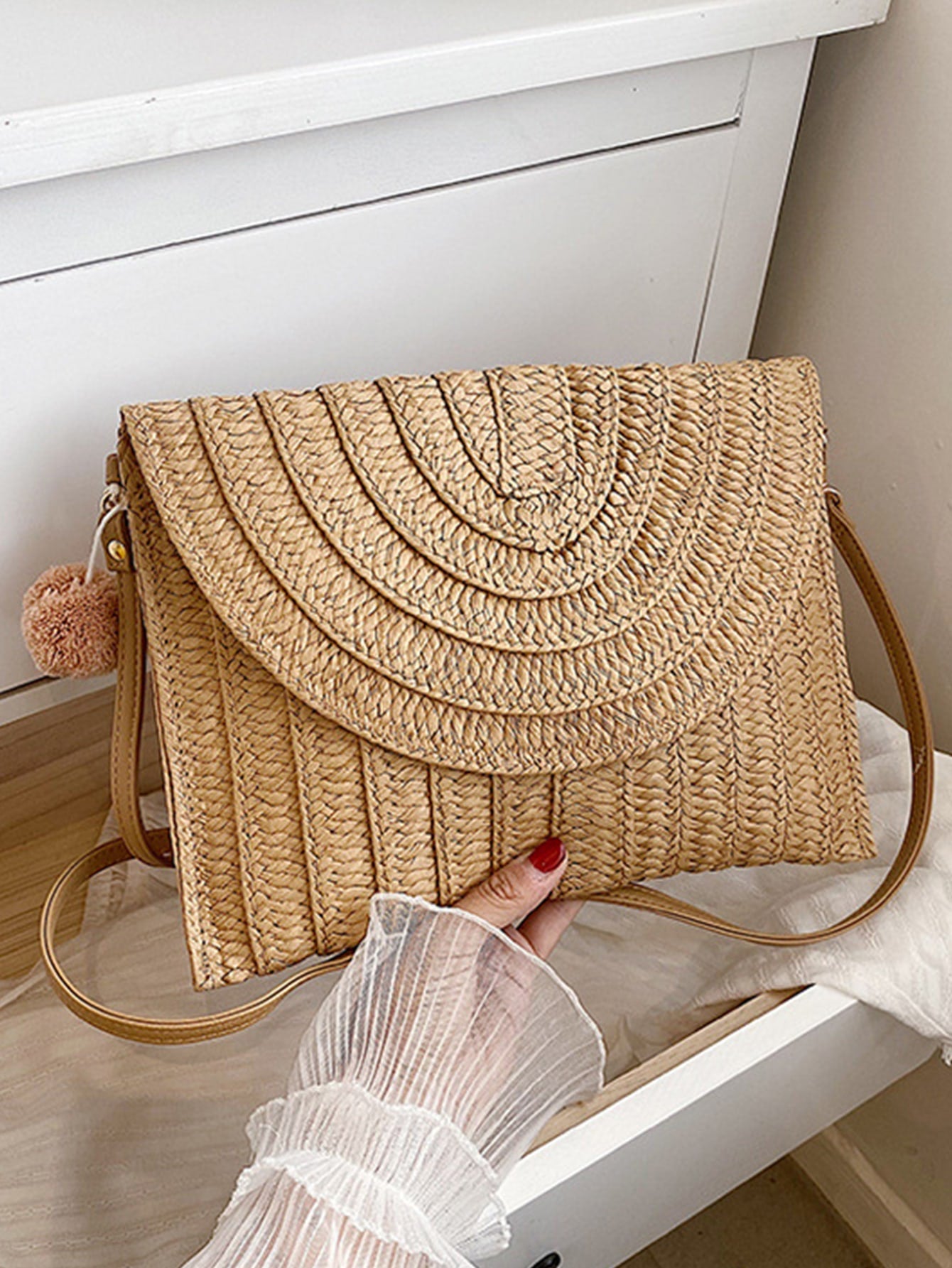 Summer Ladies Clutchbags Straw Woven Wallet Casual Portable Handmade Simple Elegant With Hairball Hanging