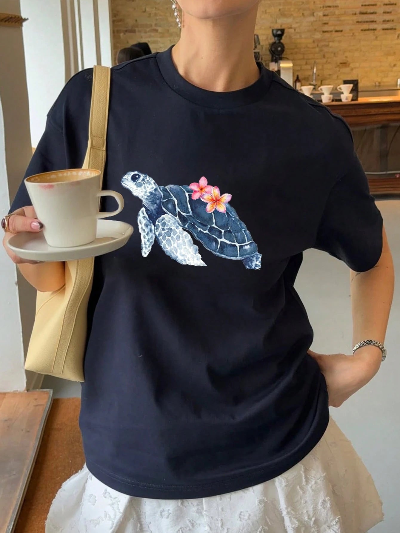 Summer New Minimalist Fashion Ins Sea Turtle Print Casual Round Neck Short Sleeve T-Shirt, Versatile Stylish Women Top Vacation