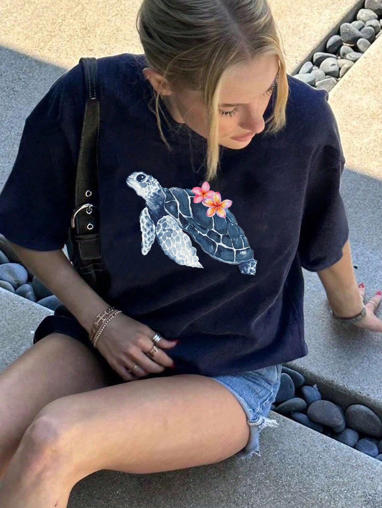 Summer New Minimalist Fashion Ins Sea Turtle Print Casual Round Neck Short Sleeve T-Shirt, Versatile Stylish Women Top Vacation
