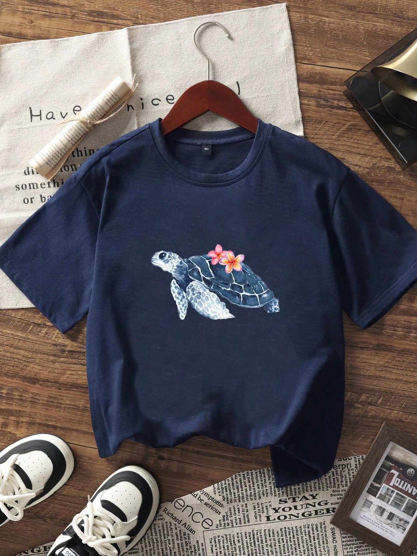 Summer New Minimalist Fashion Ins Sea Turtle Print Casual Round Neck Short Sleeve T-Shirt, Versatile Stylish Women Top Vacation