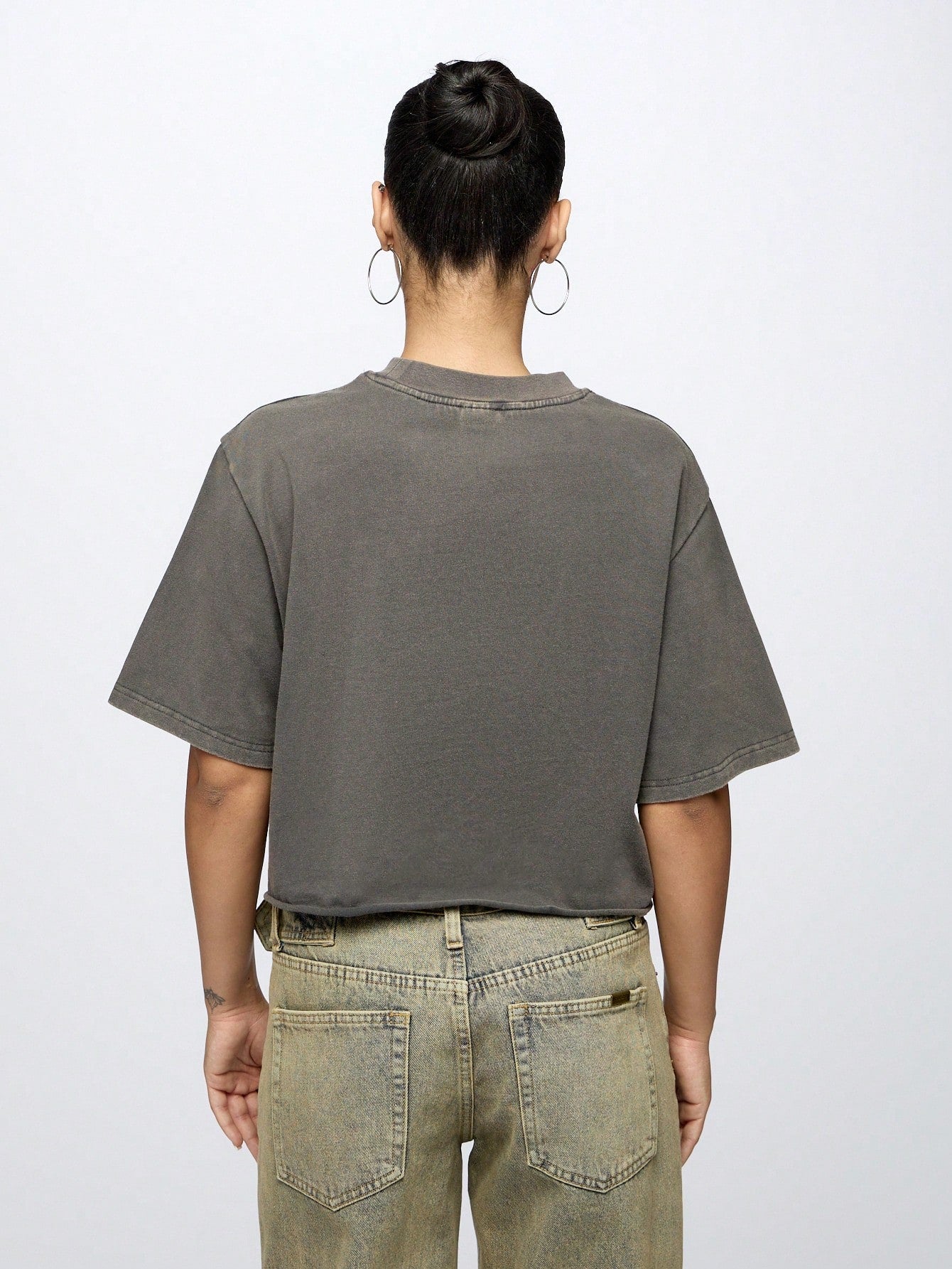 SUMWON WOMEN Oversized Urban Street Style Graphic T Shirt With Number Print Statement Tee Distressed Vintage Washed Cool Design Festival Concert Casual Wear