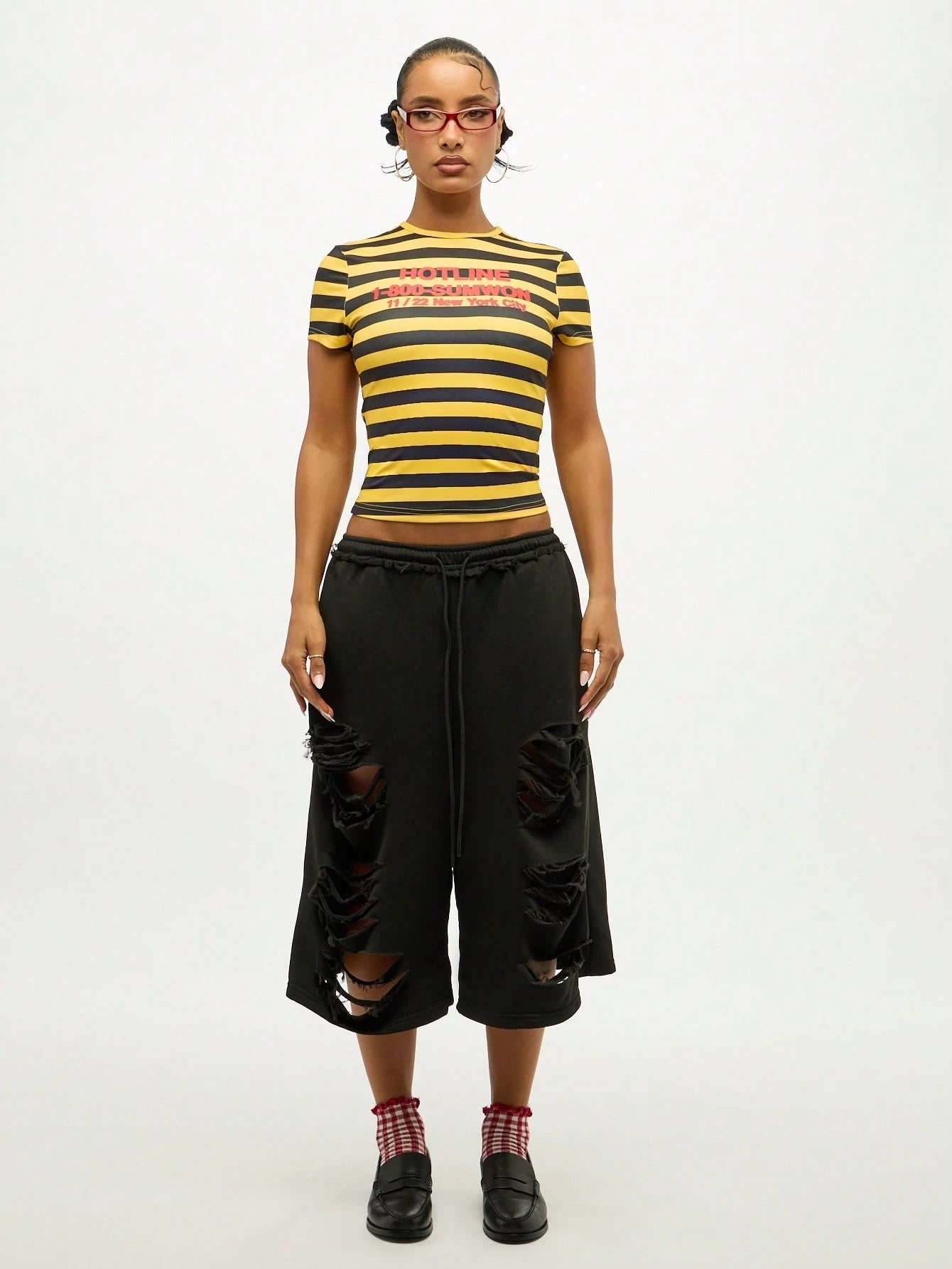 SUMWON WOMEN Retro Style Striped Crop T-Shirt With Hotline Text Print New York City Statement Fitted Short Sleeve Top Y2K Fashion Streetwear