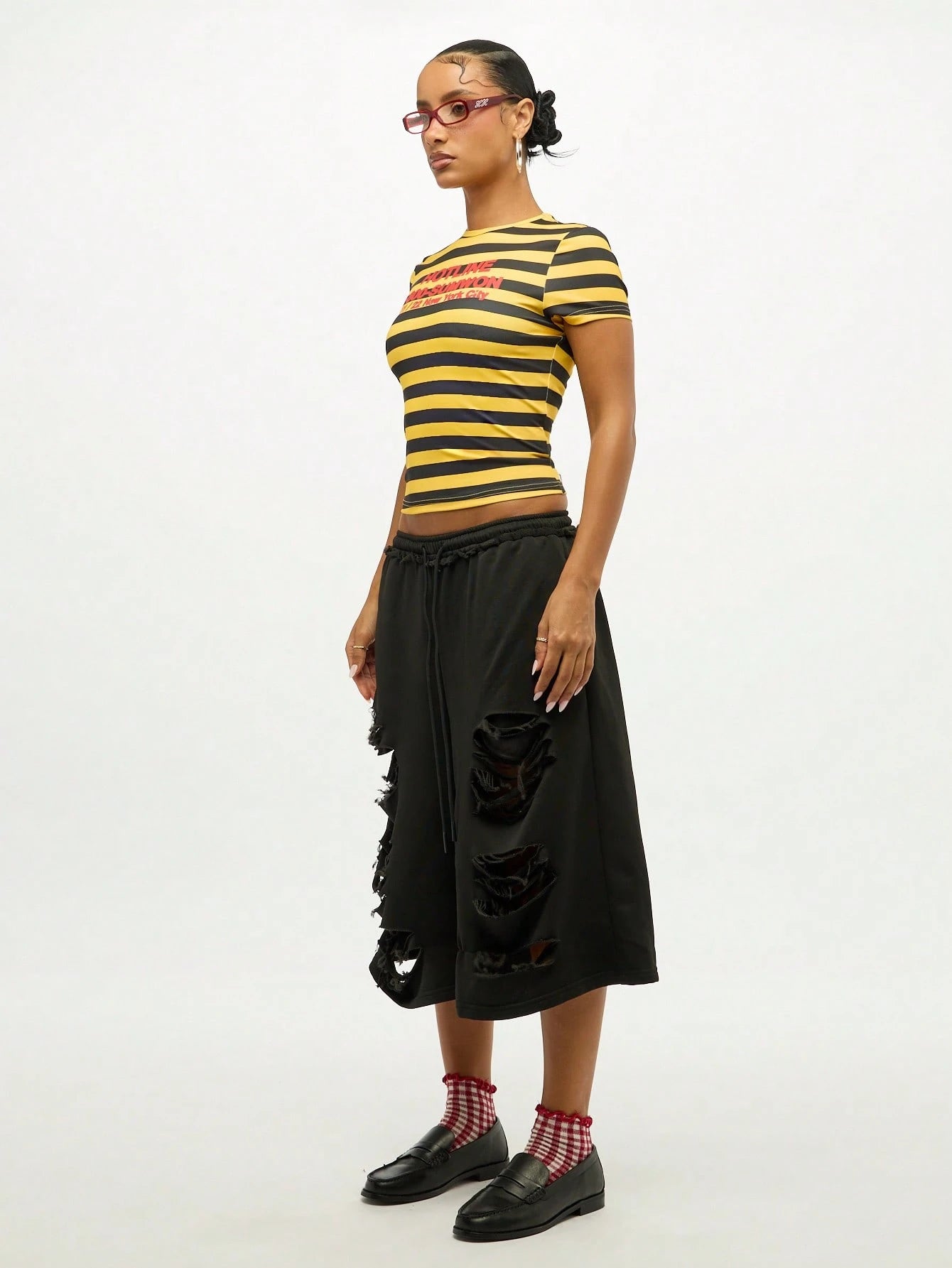 SUMWON WOMEN Retro Style Striped Crop T-Shirt With Hotline Text Print New York City Statement Fitted Short Sleeve Top Y2K Fashion Streetwear