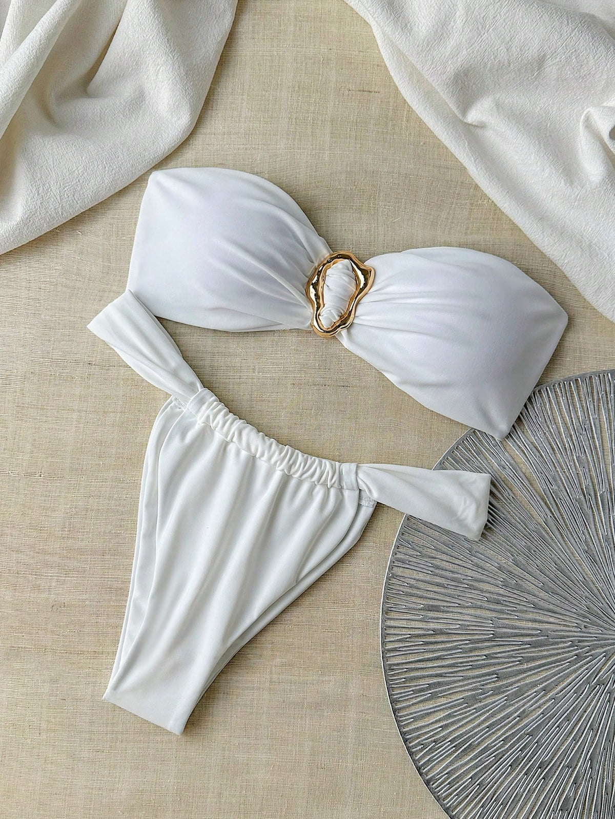 Swim Chiccia Women's Summer Solid Color Bandeau Metal Decor & Thong Bikini Set, Sexy
