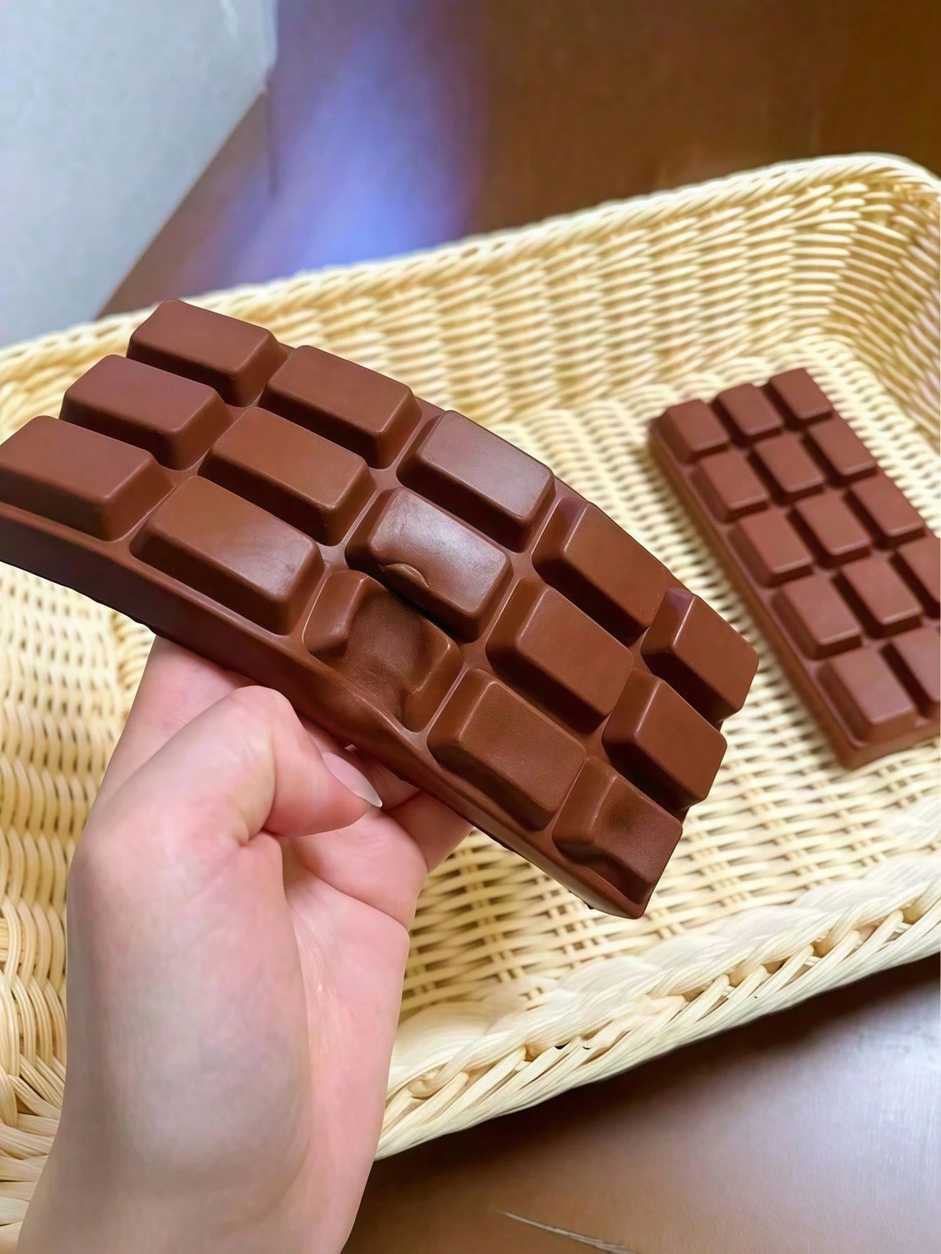 Tachimi 1pc Slow Rebound Chocolate Scented Squishy Toy, Realistic Food Sensory Stress Relief Toy, Suitable For Children, Cute Chocolate Collectible, Chocolate Squishy/Crispy Butter Squishy/Crispy Butt