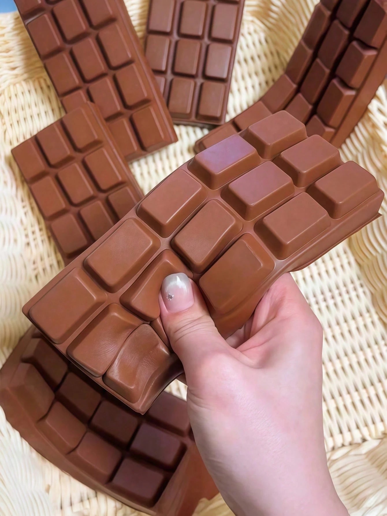 Tachimi 1pc Slow Rebound Chocolate Scented Squishy Toy, Realistic Food Sensory Stress Relief Toy, Suitable For Children, Cute Chocolate Collectible, Chocolate Squishy/Crispy Butter Squishy/Crispy Butt