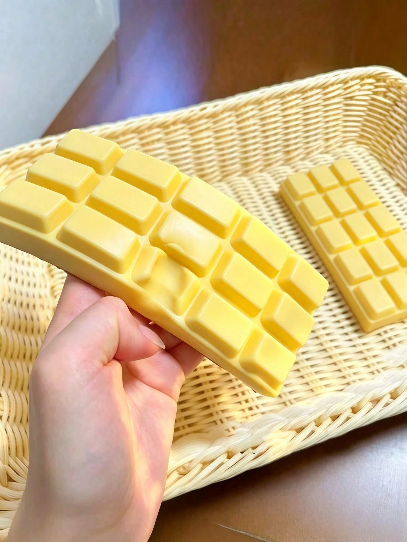 Tachimi 1pc Slow Rebound Chocolate Scented Squishy Toy, Realistic Food Sensory Stress Relief Toy, Suitable For Children, Cute Chocolate Collectible, Chocolate Squishy/Crispy Butter Squishy/Crispy Butt