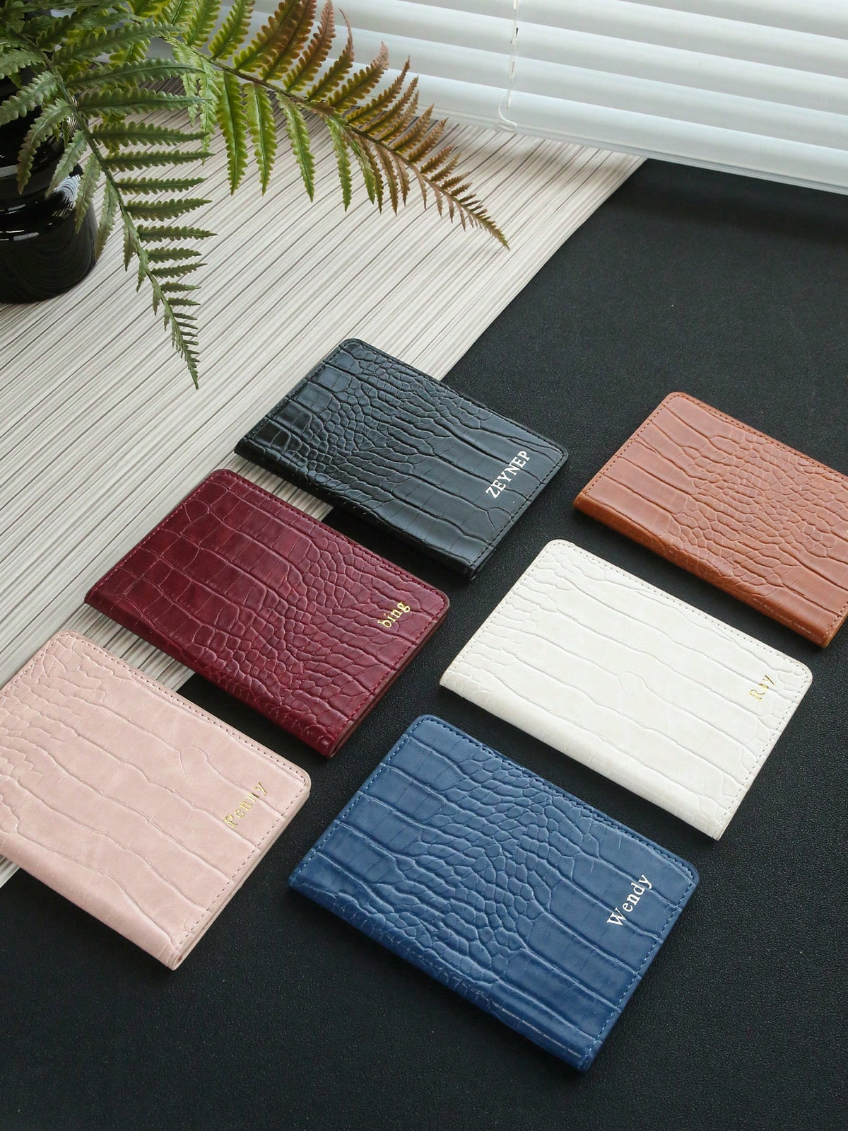 Takeoak 1pc Personalized Name Passport Holder, Customized Gold Letter Combination Faux Crocodile Leather Passport Cover, Customized Luxury Fashion Crocodile Pattern Card Holder
