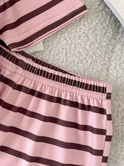 This 2 Pieces Baby Girl Casual, Minimalist, Comfortable And Cute Set Features Textured Fabric And Decorative Patches, Including A Tank Top And Straight-Leg Pants, Perfect For Spring And Summer W