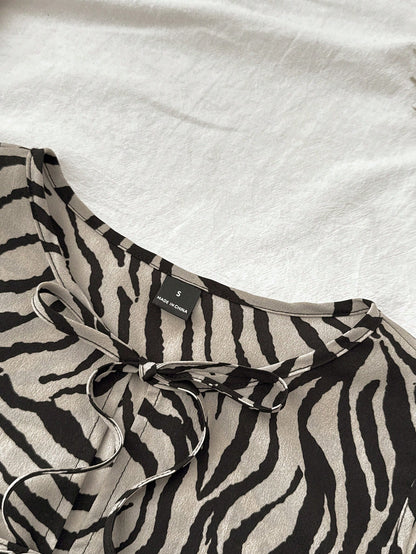 Travachic Women's Zebra Striped Printed Chiffon Peplum Hem Tank Top, Light Beige Summer Boho Sexy Tropical Holiday Vacation, Night Out Outfits, Spring Party