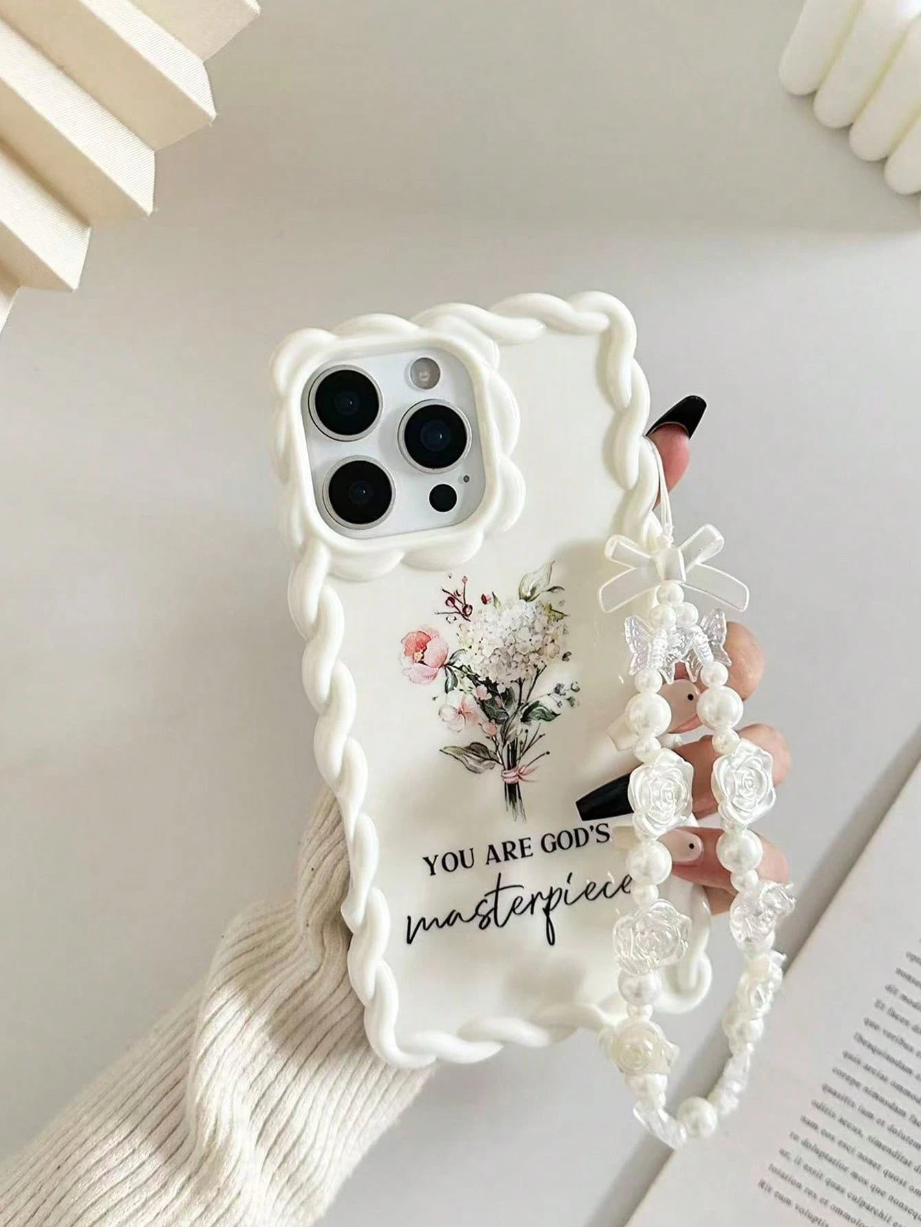 Twist Wave Edge Minimalist Premium TPU Floral Letter Painted Shockproof Phone Case Protective Cover With Beaded Bracelet Accessory Compatible With IPhone 17pro/17Air/17/17promax 16/11/16pro/16plus/16p