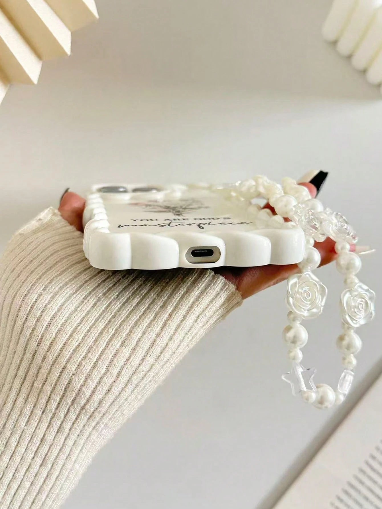 Twist Wave Edge Minimalist Premium TPU Floral Letter Painted Shockproof Phone Case Protective Cover With Beaded Bracelet Accessory Compatible With IPhone 17pro/17Air/17/17promax 16/11/16pro/16plus/16p