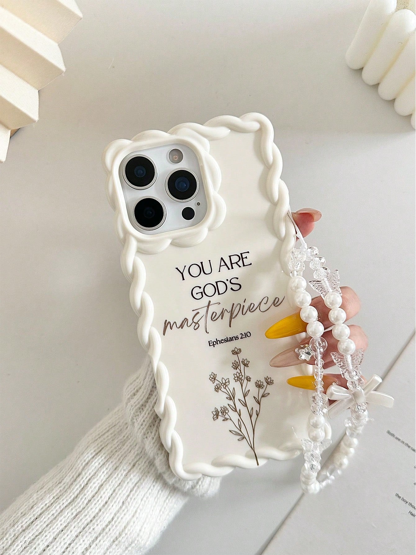 Twist Wave Edge Minimalist Premium TPU Floral Letter Painted Shockproof Phone Case Protective Cover With Beaded Bracelet Accessory Compatible With IPhone 17pro/17Air/17/17promax 16/11/16pro/16plus/16p