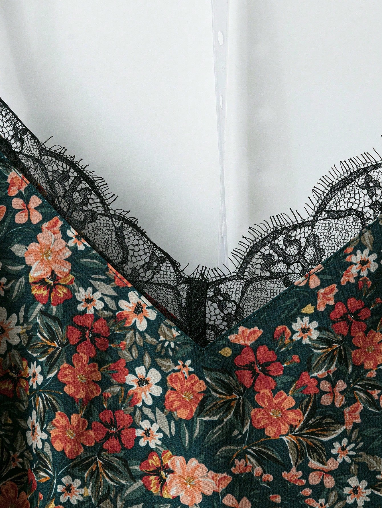 VCAY Plus Size Spaghetti Strap Lace Edged Ditsy Floral Minimalistic 70s Sequin Eleganza Fashion Tank Top, Suitable For Summer Party Vacation Dark Green