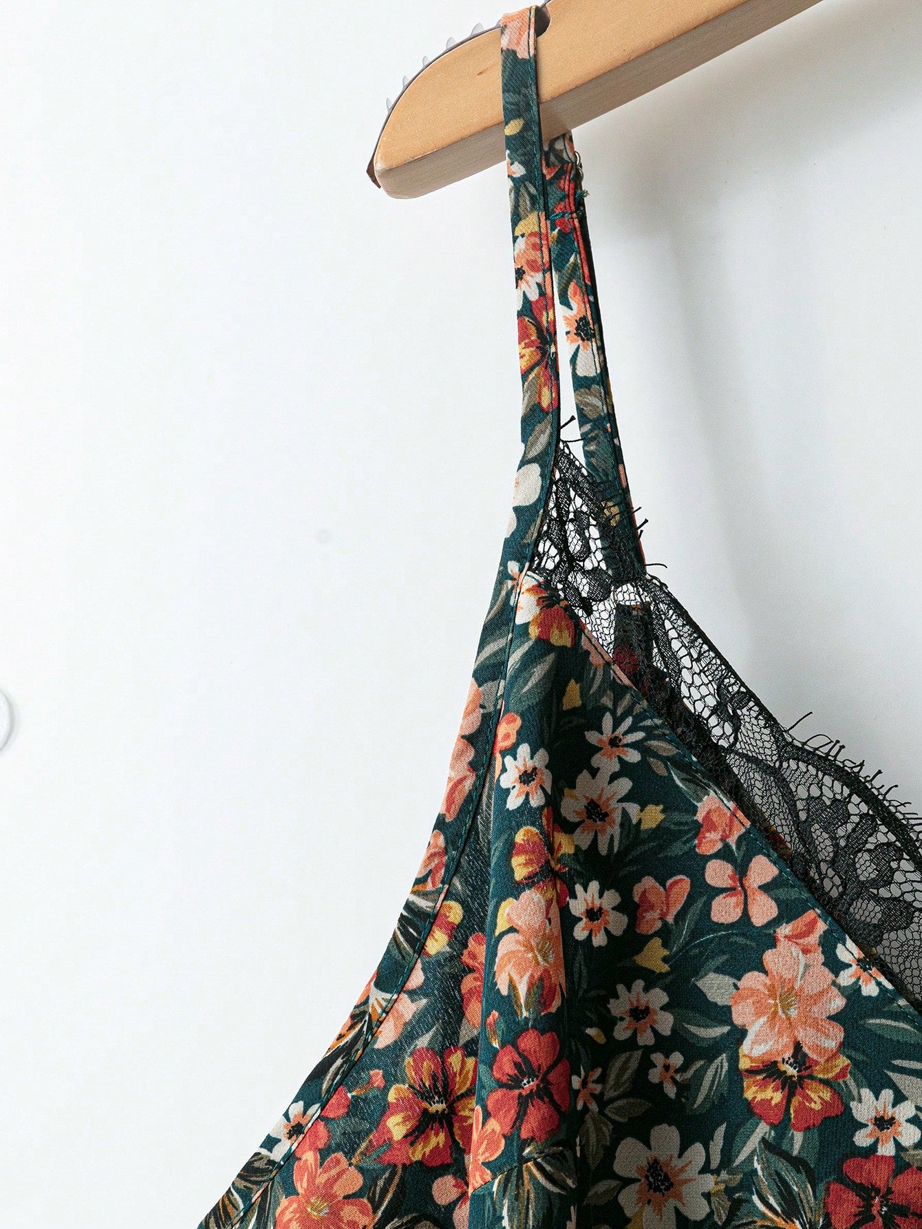 VCAY Plus Size Spaghetti Strap Lace Edged Ditsy Floral Minimalistic 70s Sequin Eleganza Fashion Tank Top, Suitable For Summer Party Vacation Dark Green