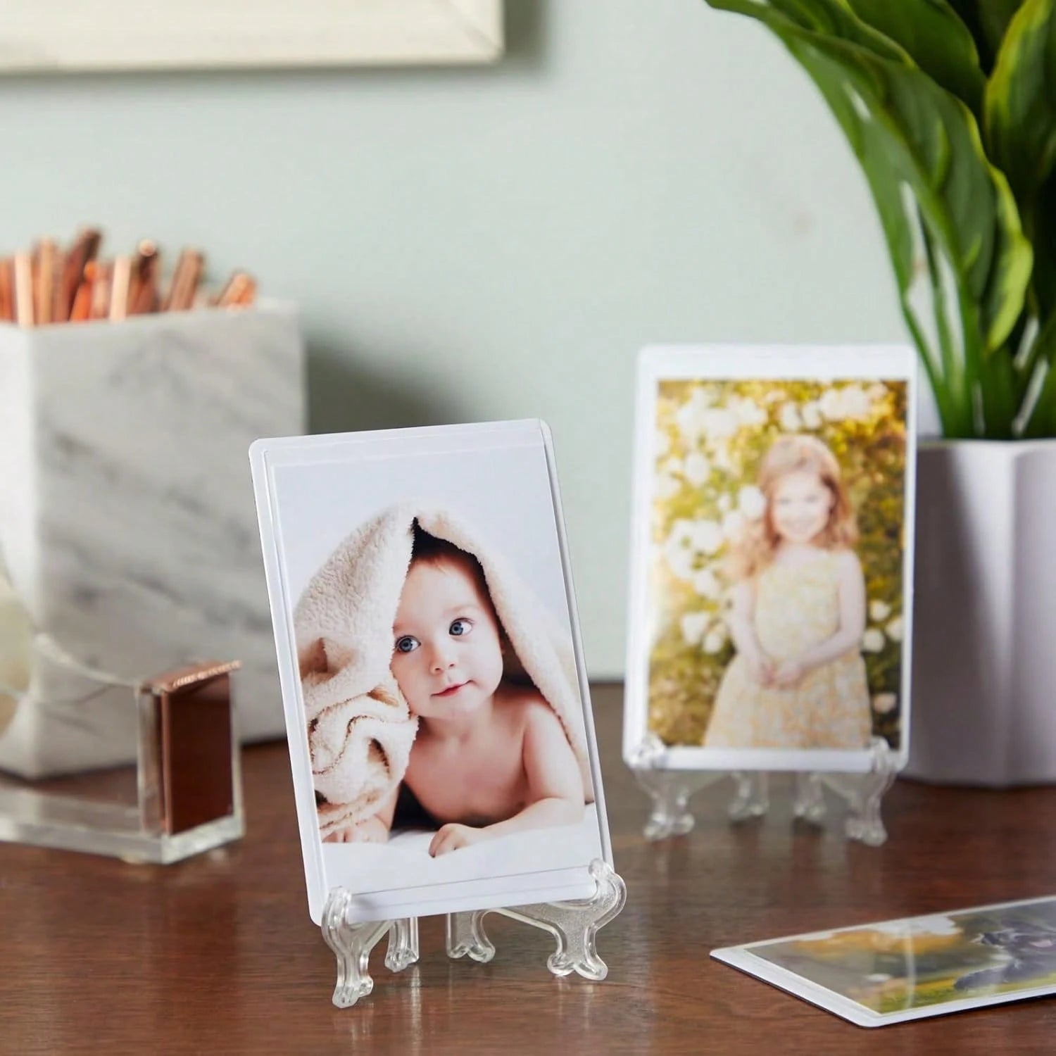 WAYDEKO Plastic Photo Frame Stand, Art Plate Display Rack, Place Card Holder, Suitable For Wedding, Birthday Party