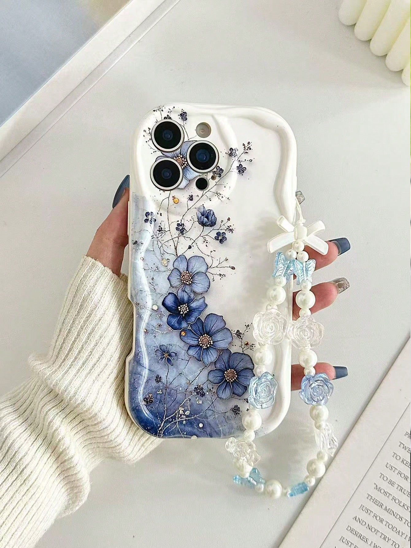 White Blue Floral Pattern Novelty Cases Cream Wavy Glossy Painted Anti-Drop Phone Case With Beaded Butterfly Bracelet Accessory, Compatible With IPhone, Compatible With Galaxy, Compatible With Redmi