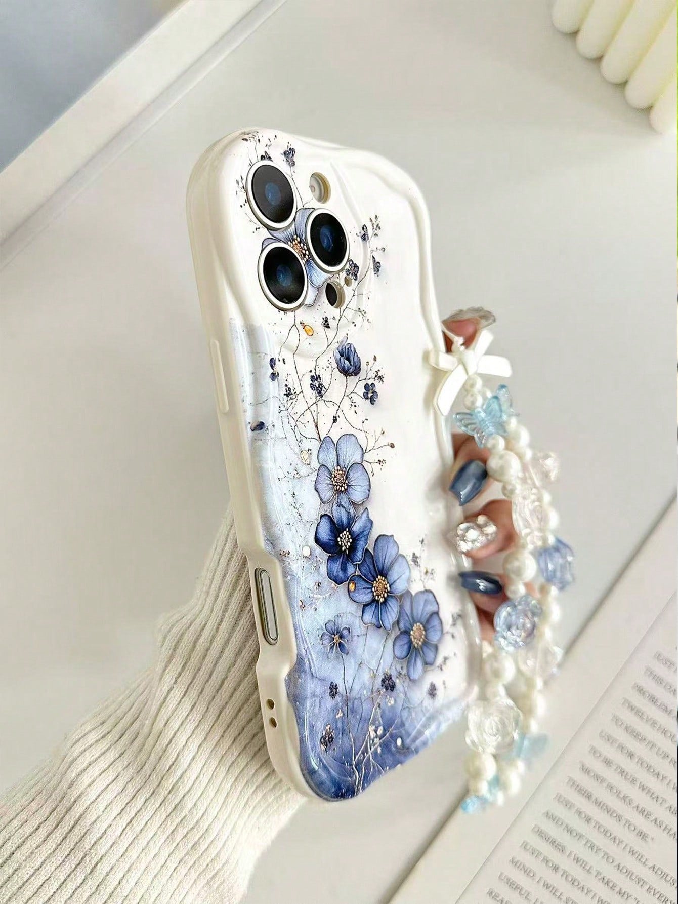 White Blue Floral Pattern Novelty Cases Cream Wavy Glossy Painted Anti-Drop Phone Case With Beaded Butterfly Bracelet Accessory, Compatible With IPhone, Compatible With Galaxy, Compatible With Redmi