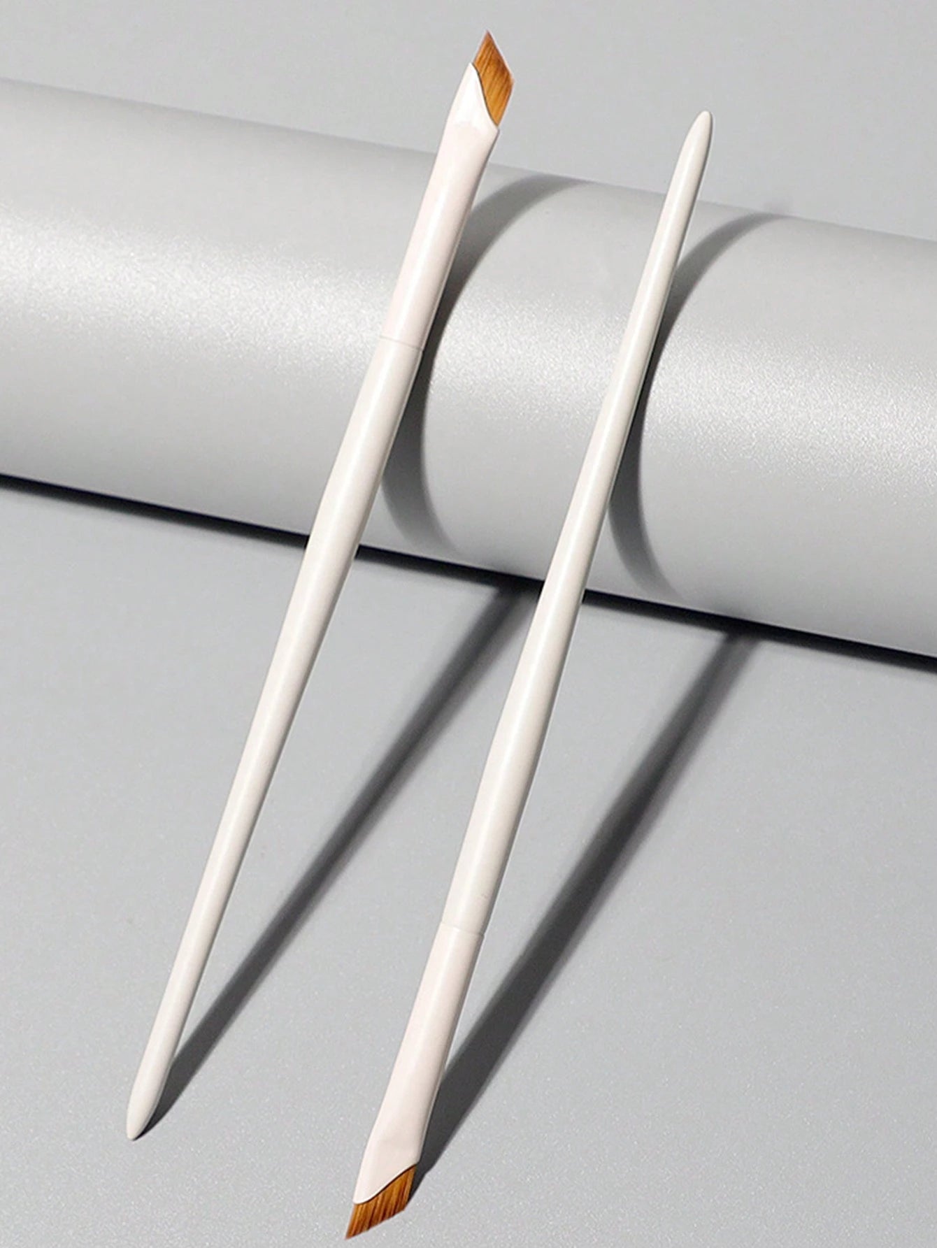 White Upgraded Precision Angled Eyebrow Eyeliner Makeup Brush, Ultra Thin Soft-Tipped Detailed Brush, Eyebrow Brush, Eyeshadow Brush, Brush,Giveaways