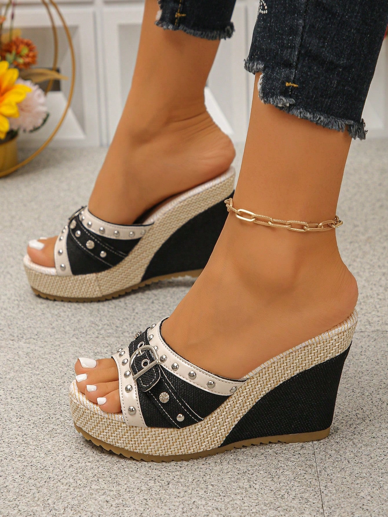 Women's Rivet Decor Buckle Strap Wedge Sandals, Straw Woven Thick Sole Open Toe Slip-On Mule Shoes, Summer Outdoor Casual High Heel Slippers