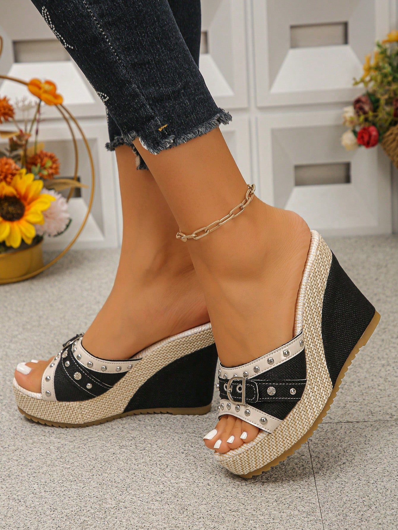 Women's Rivet Decor Buckle Strap Wedge Sandals, Straw Woven Thick Sole Open Toe Slip-On Mule Shoes, Summer Outdoor Casual High Heel Slippers